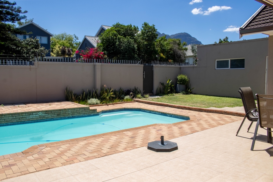 4 Bedroom Property for Sale in Roundhay Western Cape